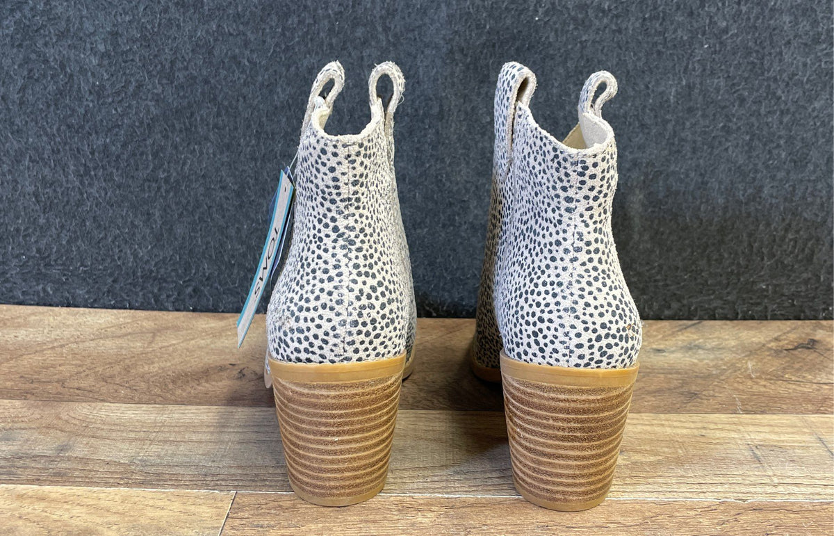 TOMS Kelsey White Grey Dalmatian Spotted Ankle Booties Women's Size 5 NWT