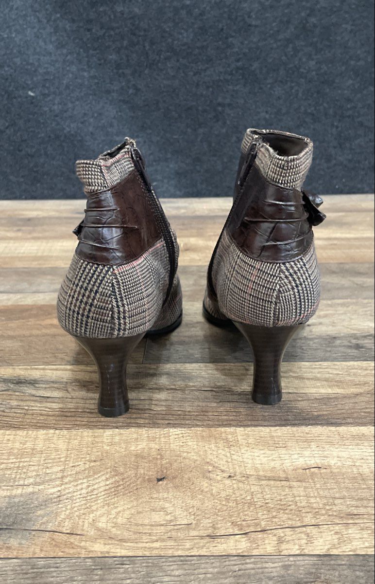 Predictions Women's Brown Plaid Pointed Toe Kitten Heel Ankle Booties Size 7.5