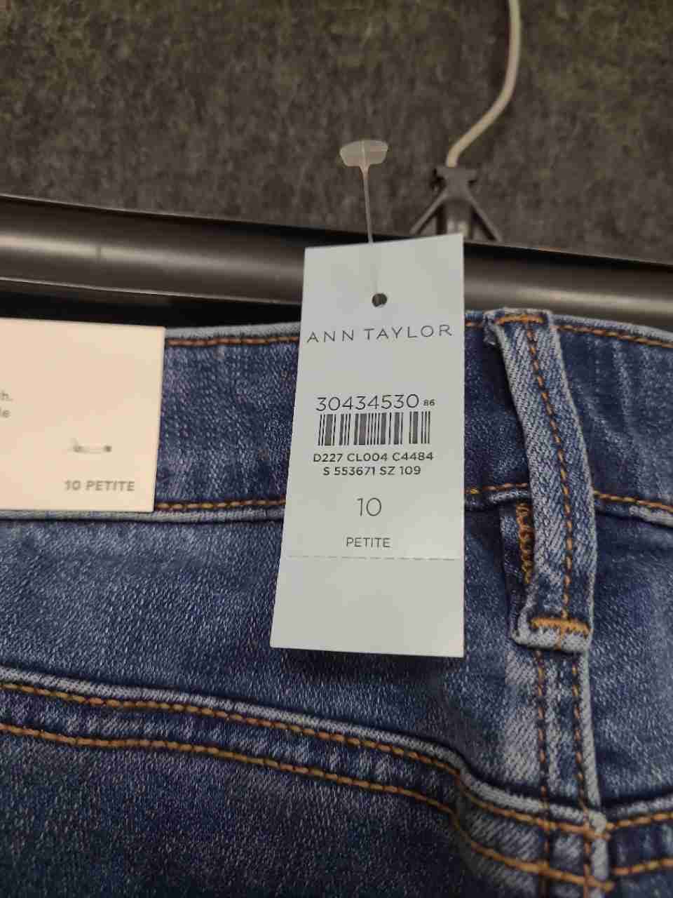 Ann Taylor Women's Blue The Skinny Curvy Fit Mid Rise Raw Hem Jeans NWT Sz 10P
