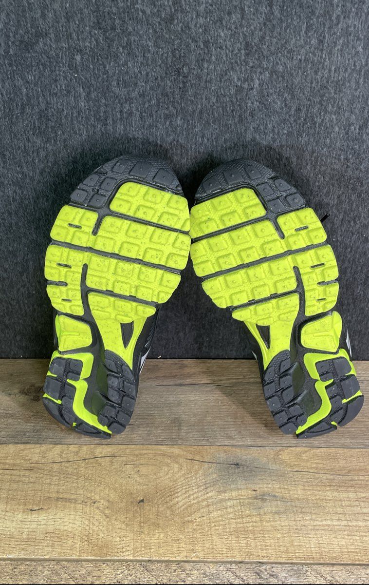 Nike Air Zoom Vomero 5 Black Volt Grade School GS Running Shoes Size 3.5Y