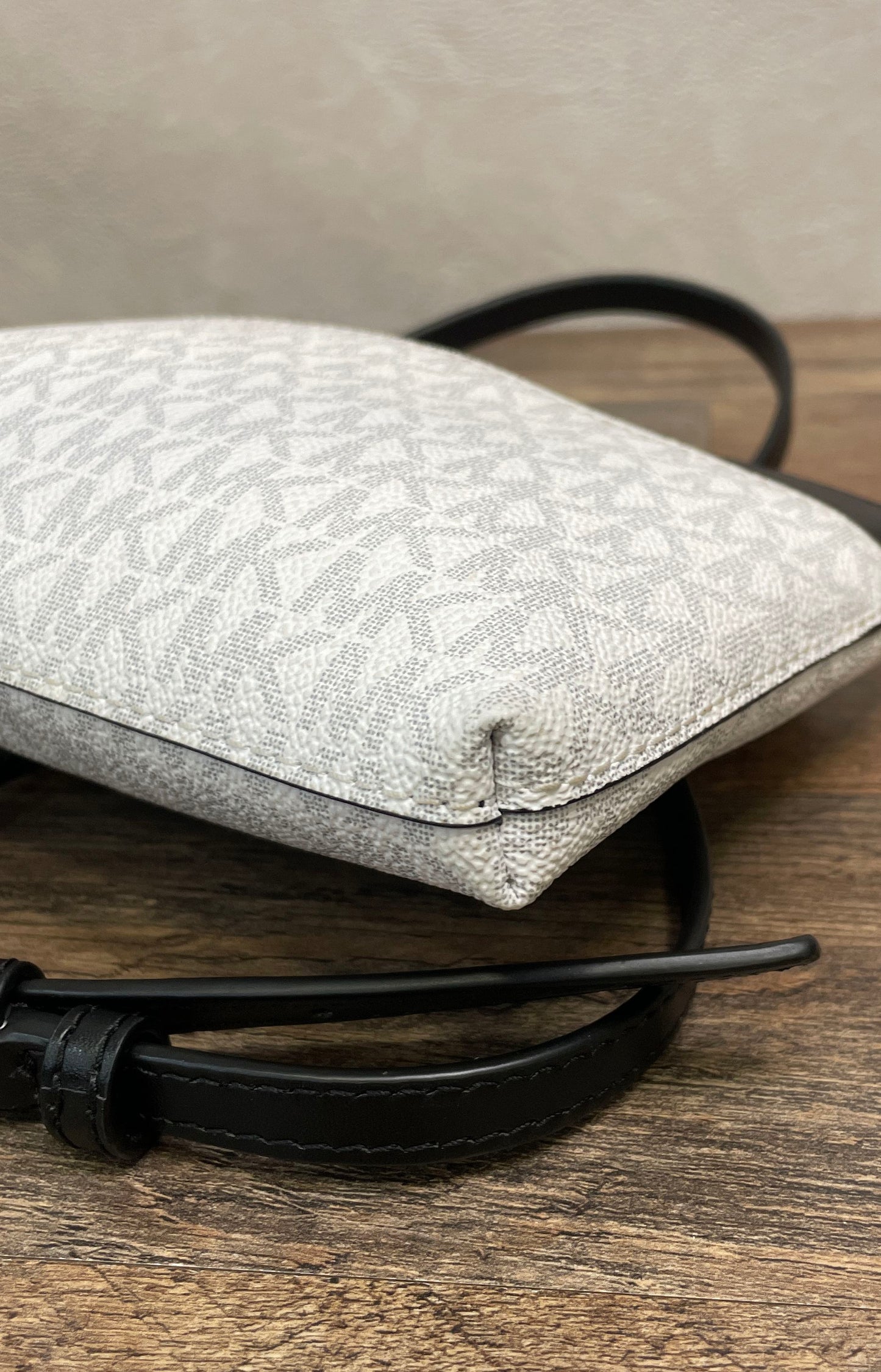 Michael Kors White Signature Logo Jet Set Travel Crossbody Bag Silver Hardware