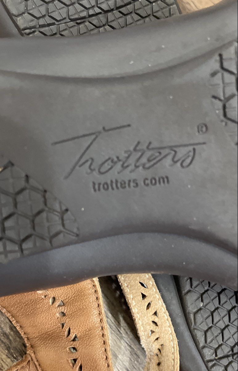 Trotters Razzi Brown Leather Perforated Slingback Sandals Women's Size 10.5W