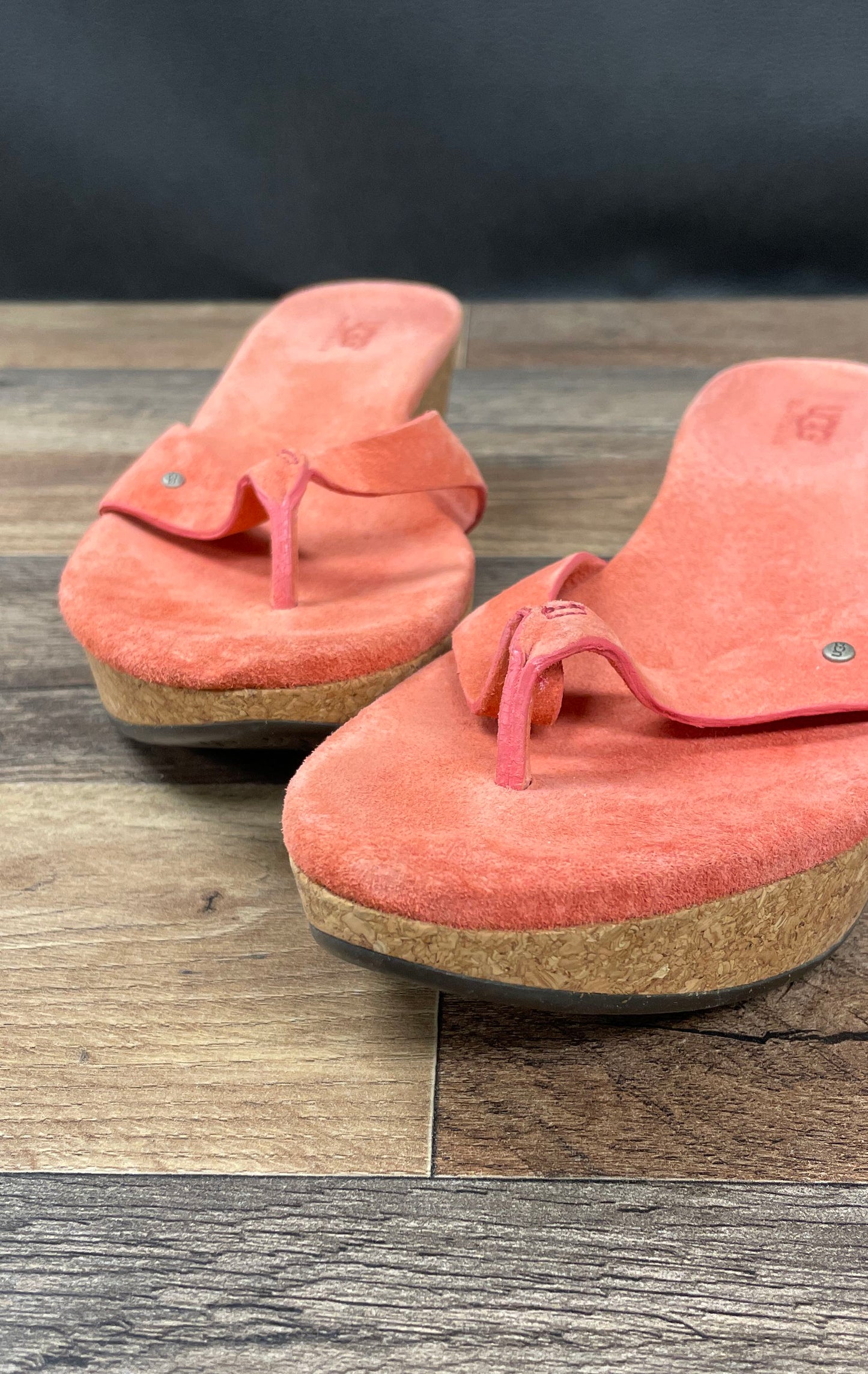 UGG Lucianna 1767 Coral Pink Suede Wedge Thong Sandals Women's Size 6