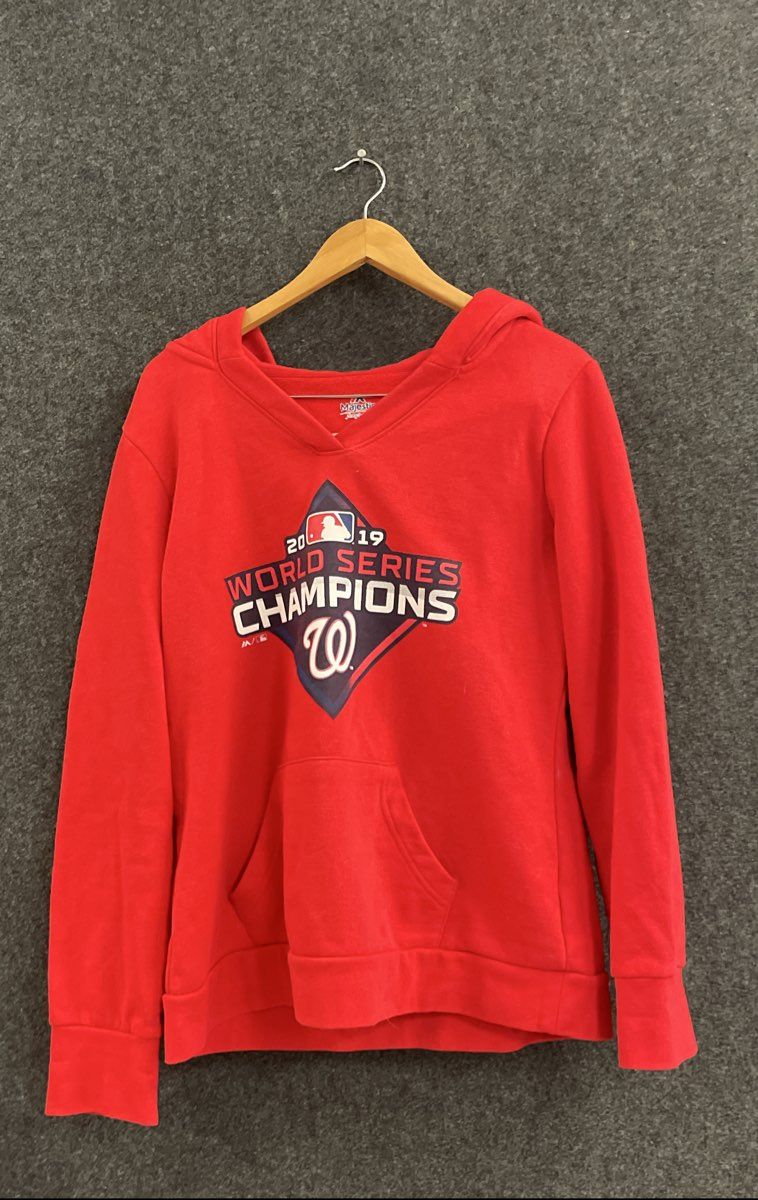 Majestic Women's 2019 World Series Champions Washington Nationals Red Hoodie L