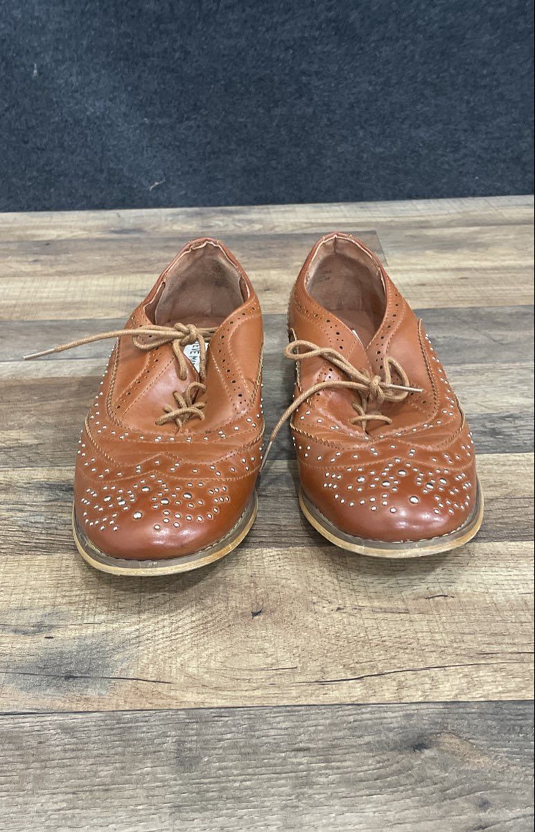 Steve Madden Brown Studded Wingtip Brogue Oxfords Women's Size 7.5