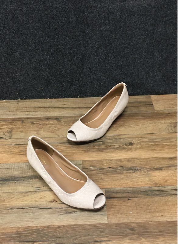 Clarks Heavenly Maze Artisan Nude Dot Peep Toe Wedge Pumps Women's Size 8.5
