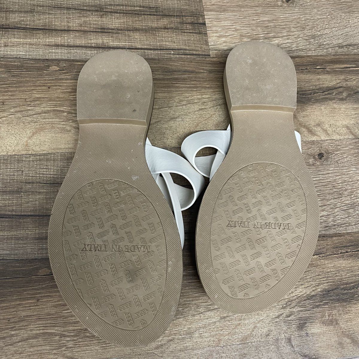 Toscanella White Leather Flat Thong Buckle Sandals Made in Italy Size 8.5