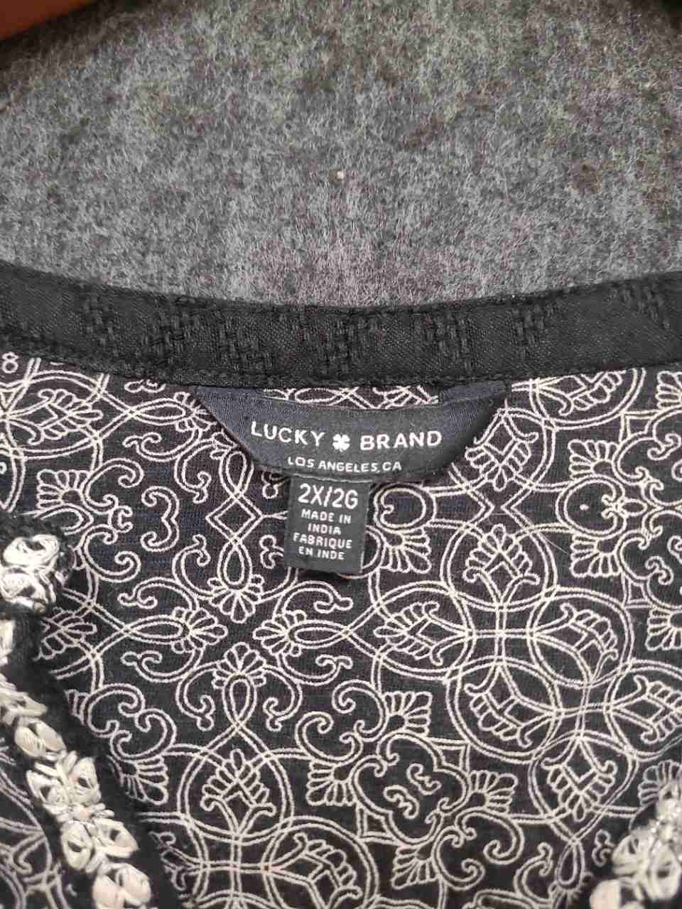 Lucky Brand Women's Black White Geometric Embroidered Split Neck Top Sz 2X