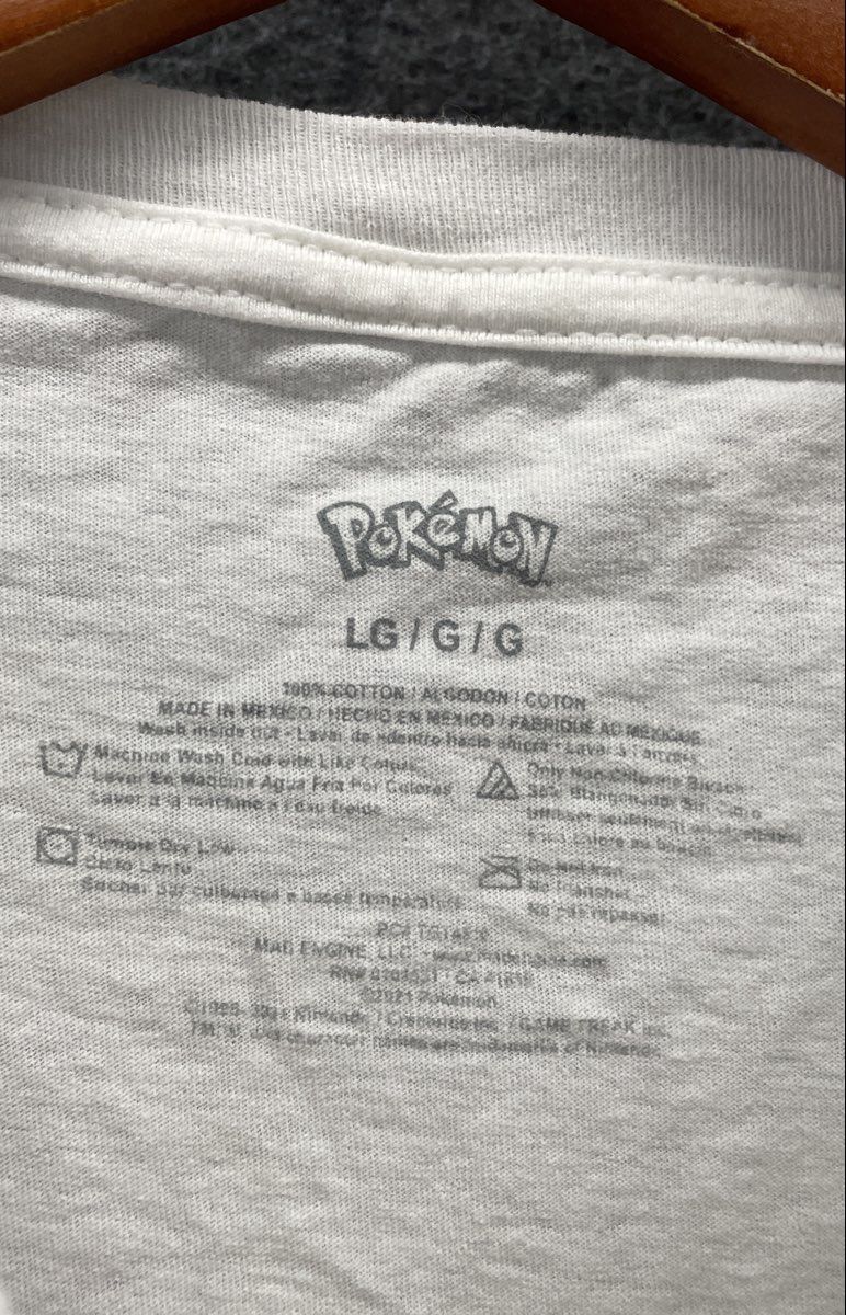 Pokemon Men's White Pikachu Graphic T-Shirt Japanese Katakana Text Sz L
