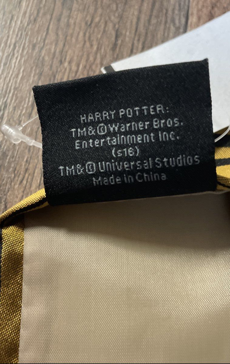 Universal Studios Harry Potter Hufflepuff Yellow Black Striped Silk Tie 56" NWT