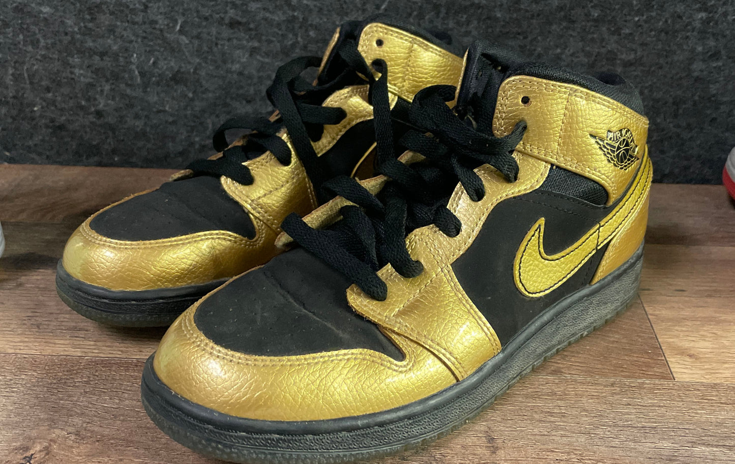 Nike Air Jordan 1 Mid GS Metallic Gold Black Youth Sneakers Size 4.5Y