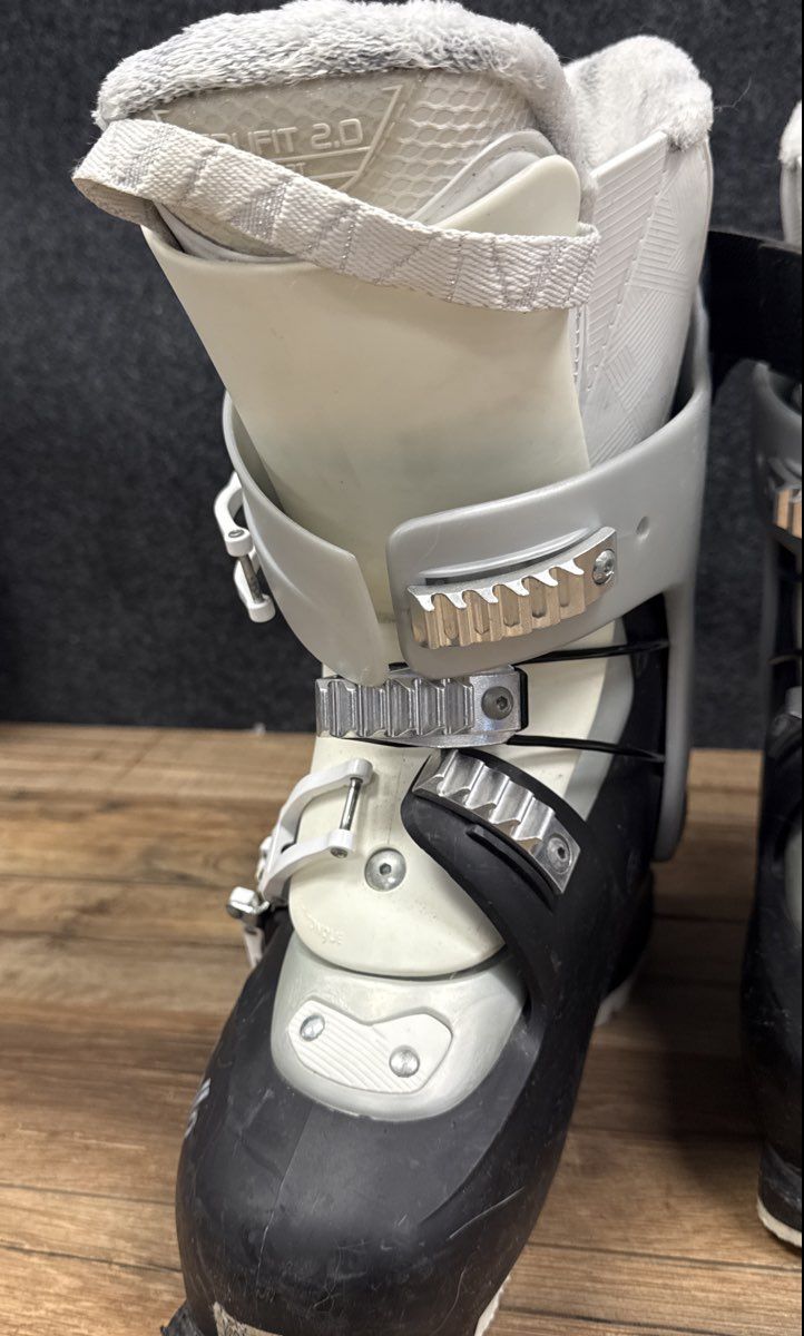 Dalbello Kyra 85 Womens All Mountain Ski Boots Mondo 25.5 Black Silver