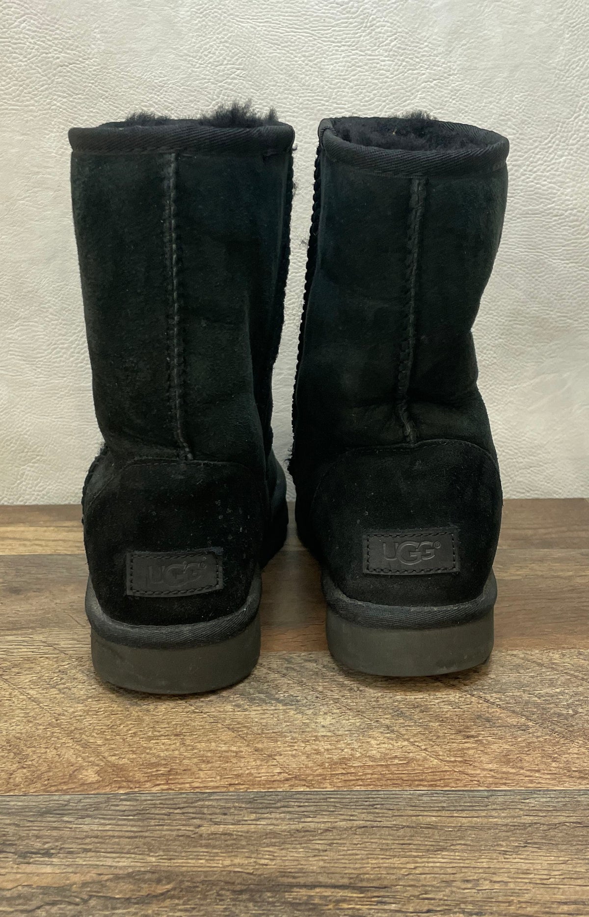 UGG Classic Short II Black Suede Sheepskin Boots Women's Size 8