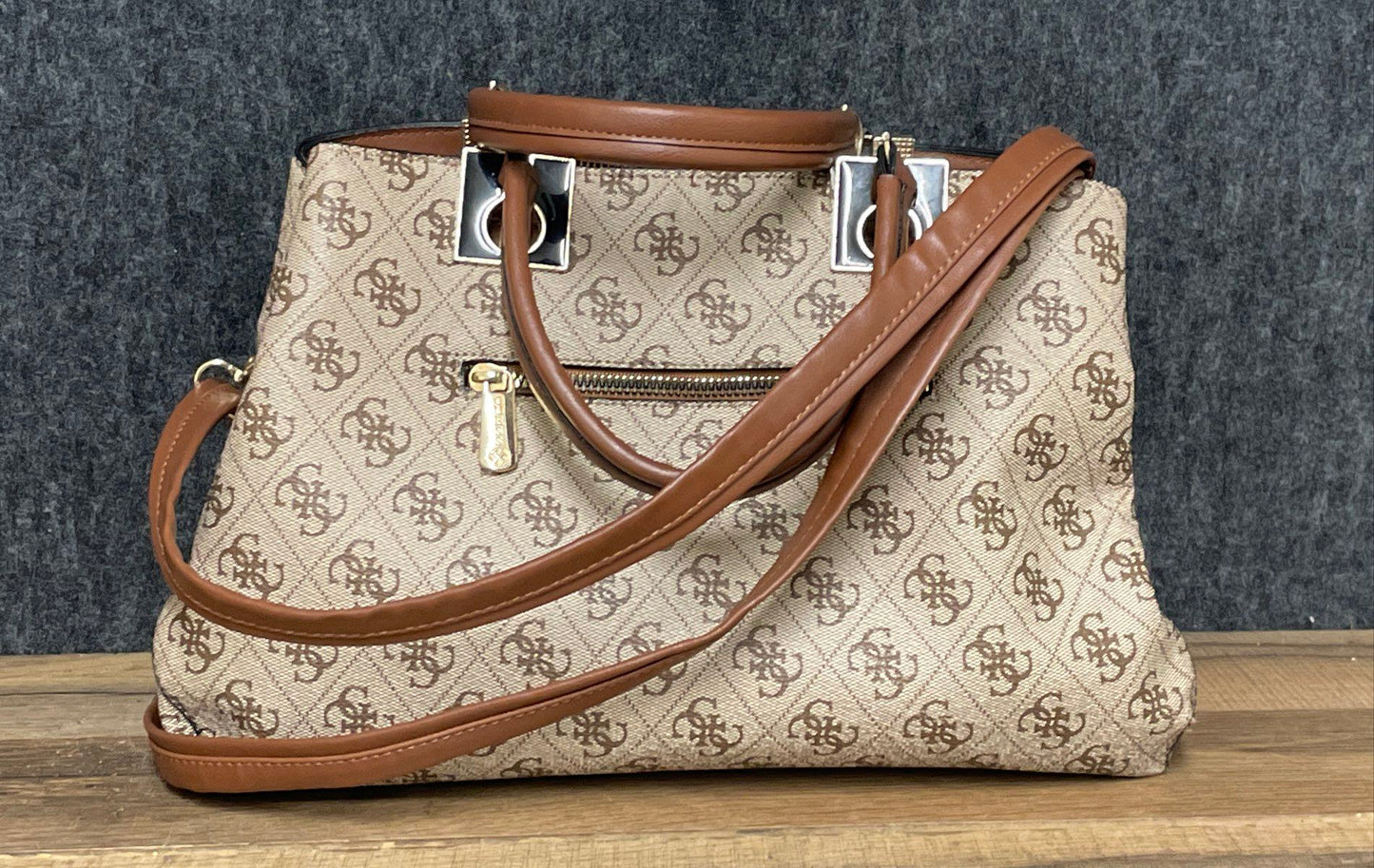 Guess Beige Monogram Noelle Girlfriend Satchel Handbag Crossbody Gold Hardware