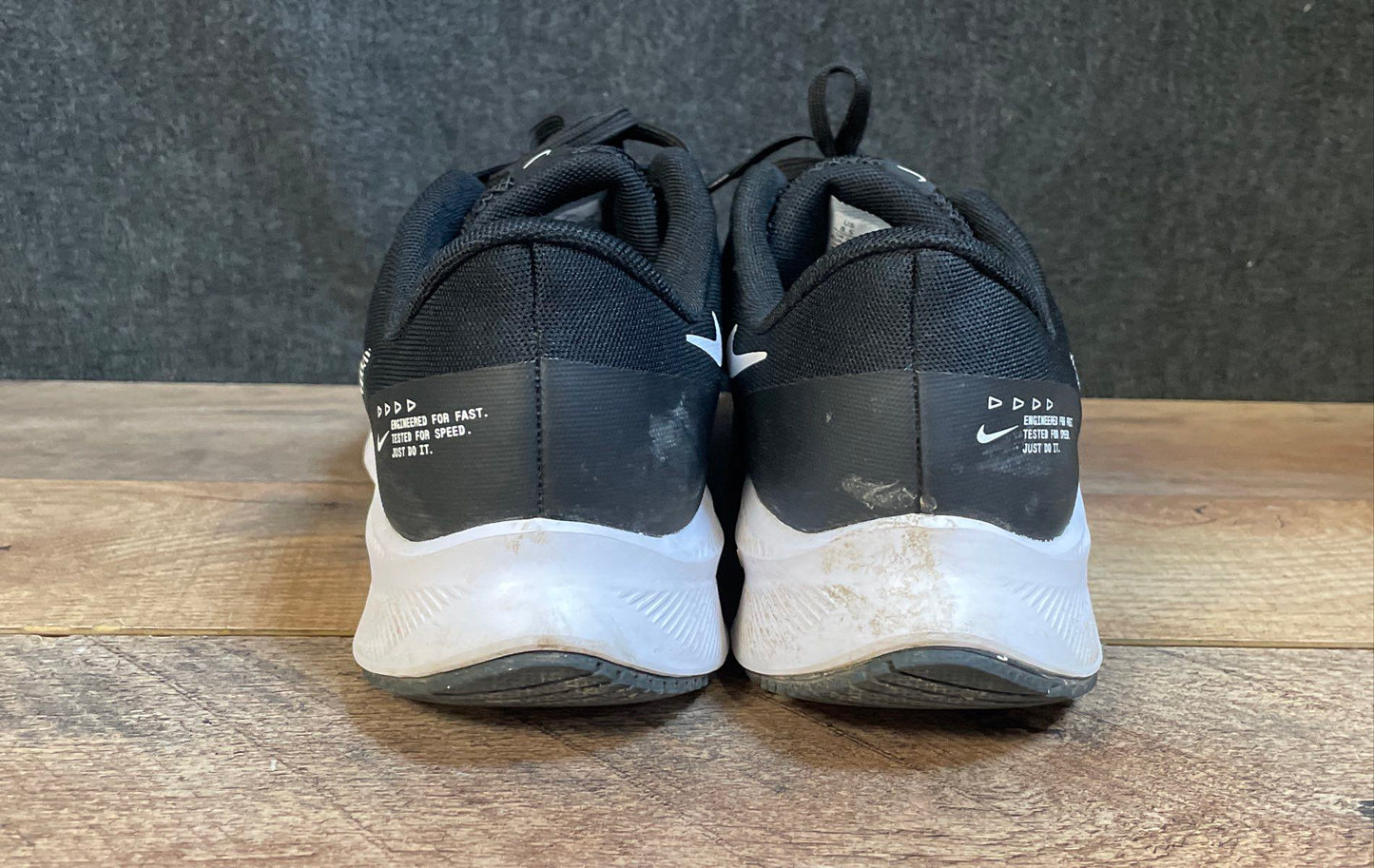 Nike Quest 4 Black Dark Smoke Grey White Running Shoes Women's Size 8.5