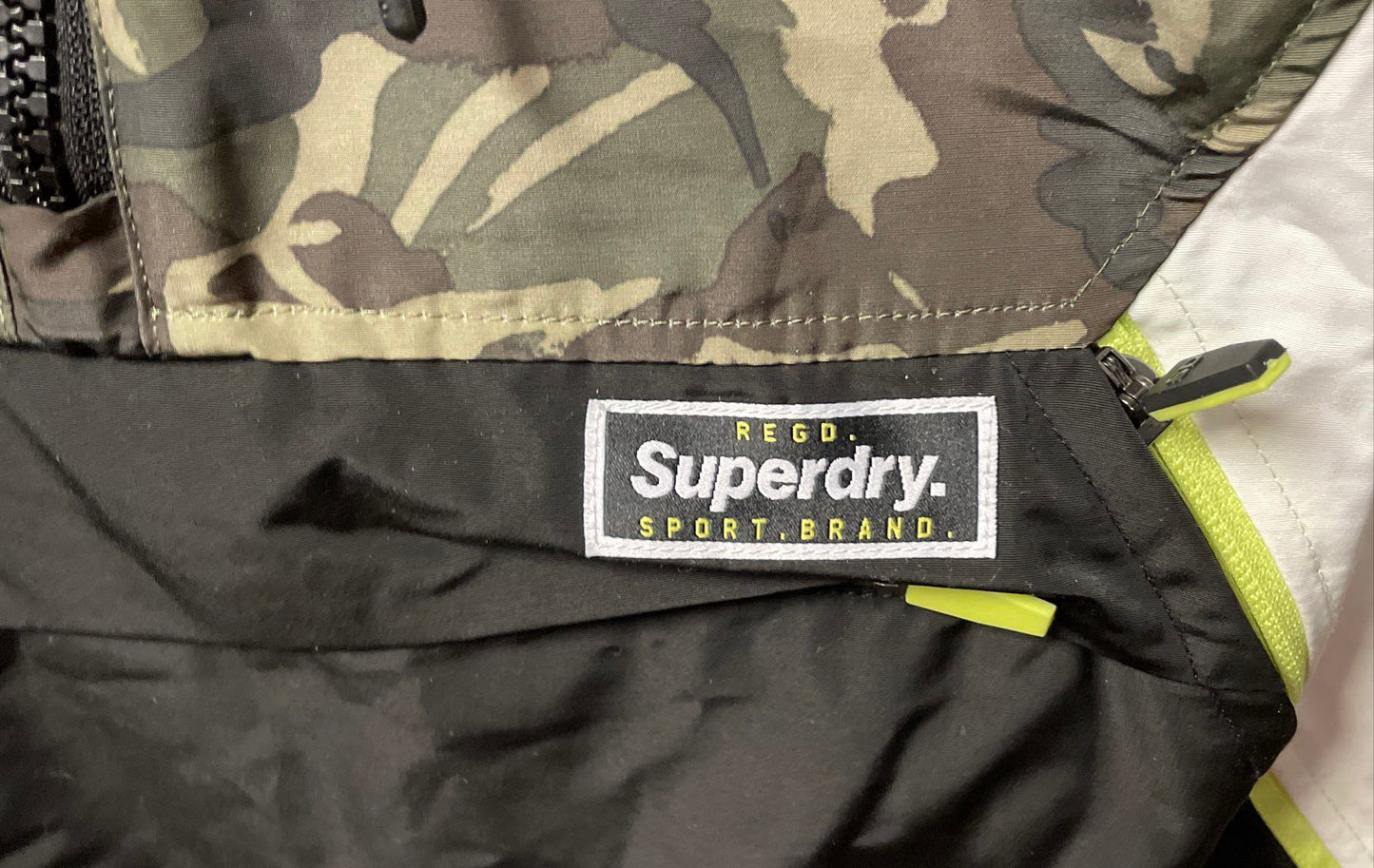 Superdry Men's 1/2 Zip Pullover Windbreaker Camo Black White Hooded Jacket Sz M