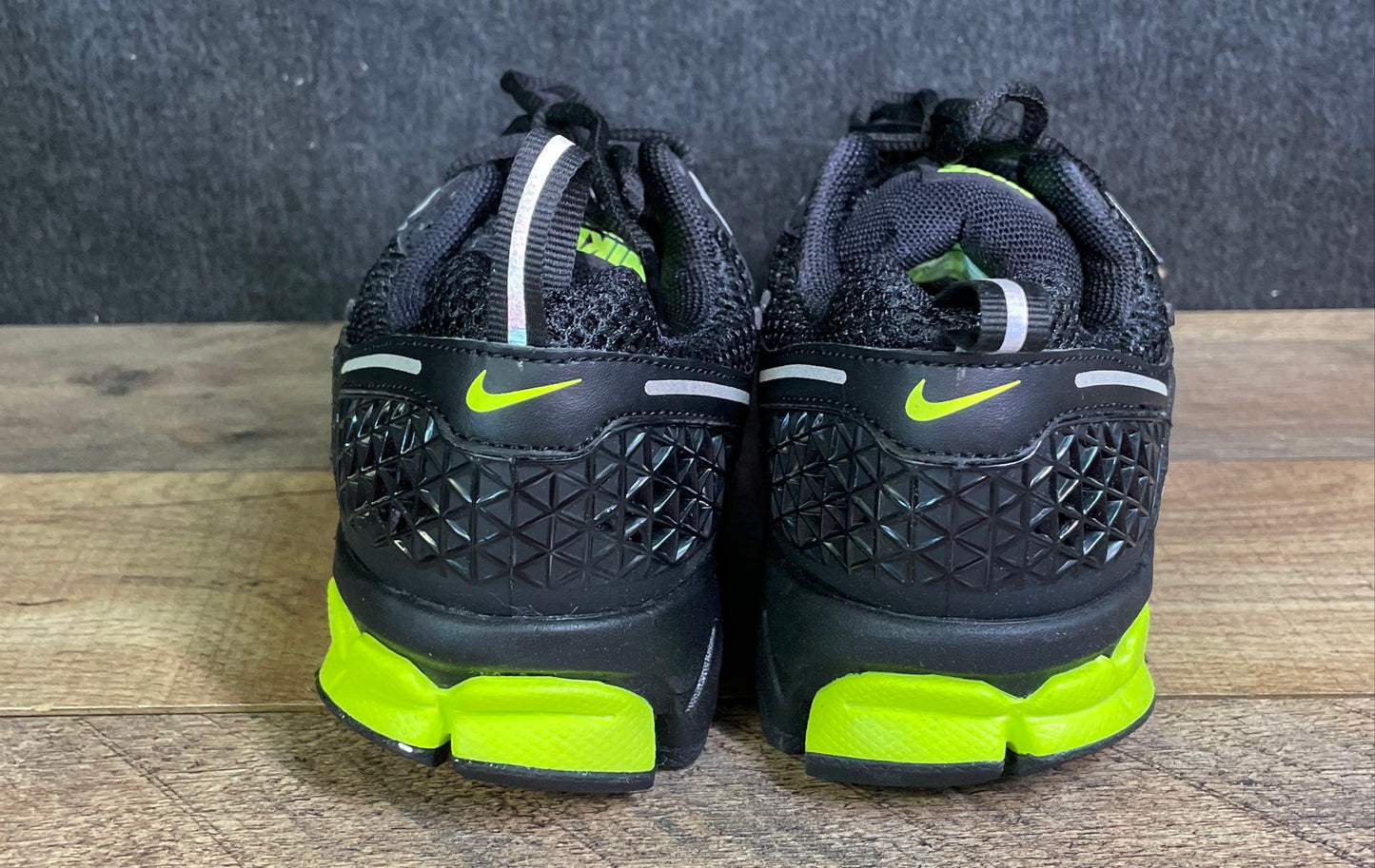 Nike Air Zoom Vomero 5 Black Volt Grade School GS Running Shoes Size 3.5Y