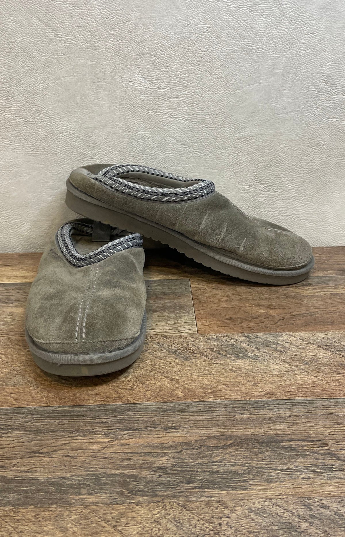 Koolaburra by UGG Burree Men's Grey Suede Clog Slippers Size 10