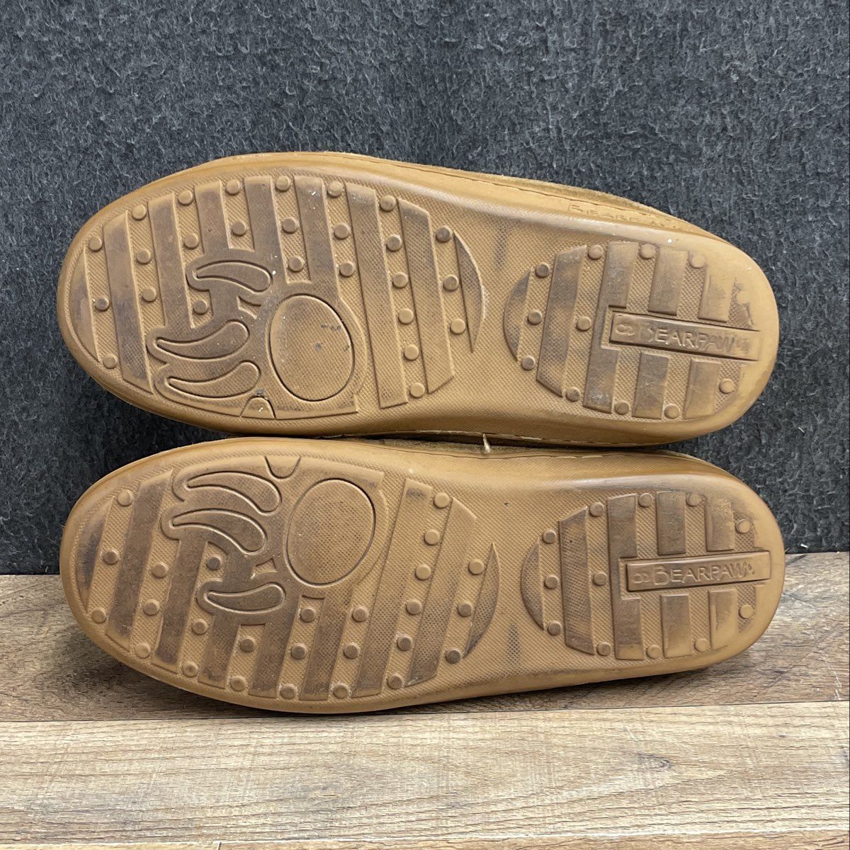 Bearpaw Moc II Tan Suede Sheepskin Lined Men's Moccasin Slippers Size 9