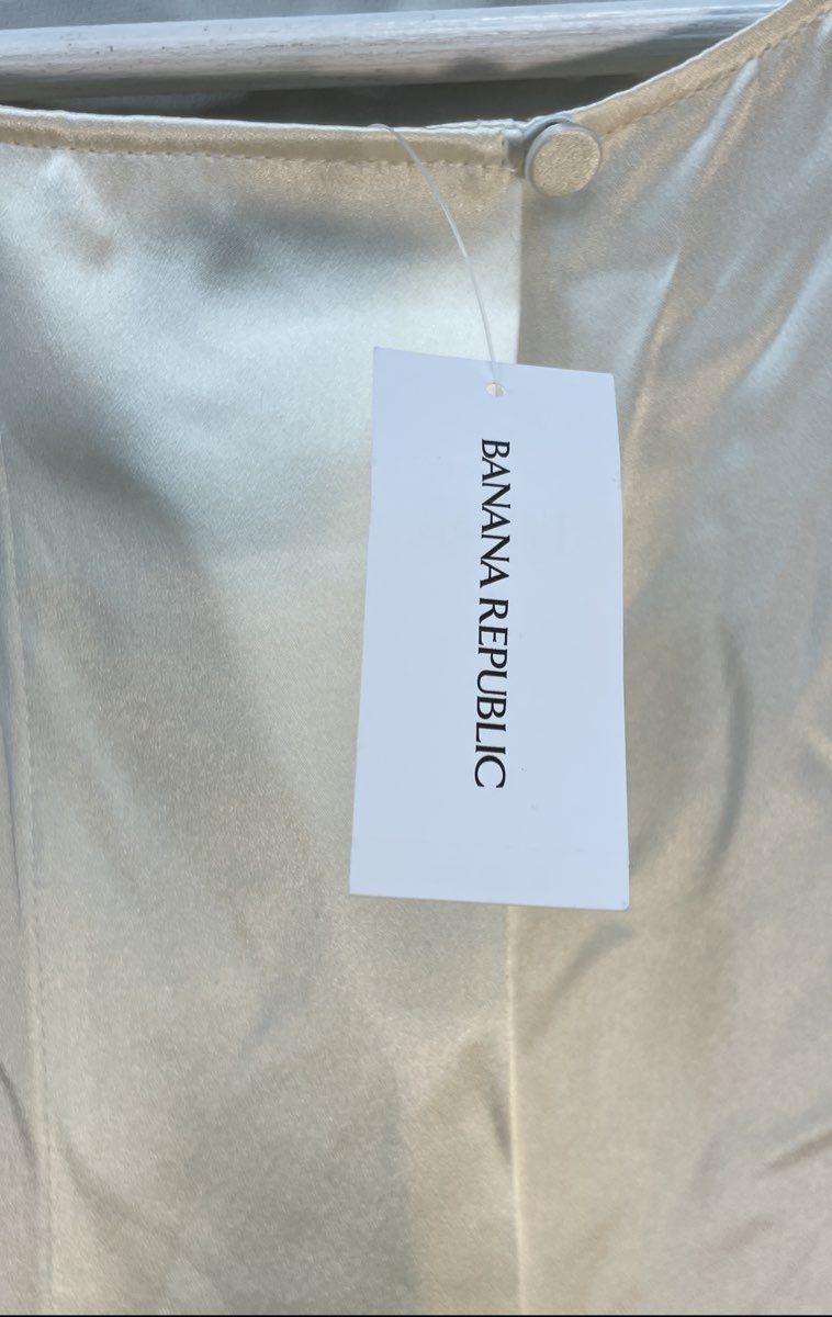 Banana Republic Women's Ivory Satin Short Sleeve Blouse Top NWT Sz M