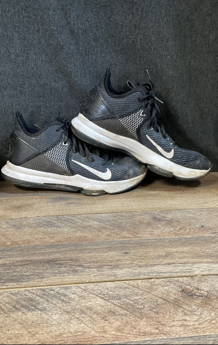 Nike LeBron Witness 4 Black White Basketball Shoes Men's Size 11.5