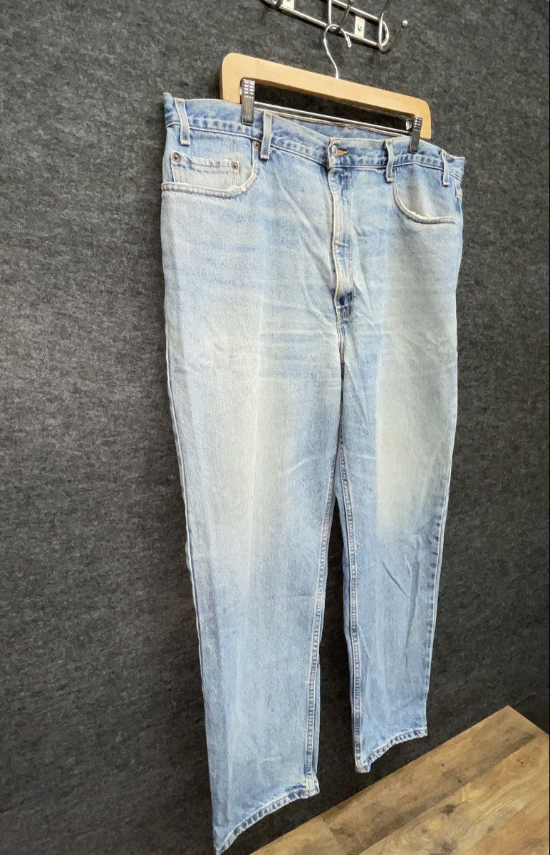 Vintage 90s Levi's Men's Light Wash Blue Denim Jeans Sz 42x32