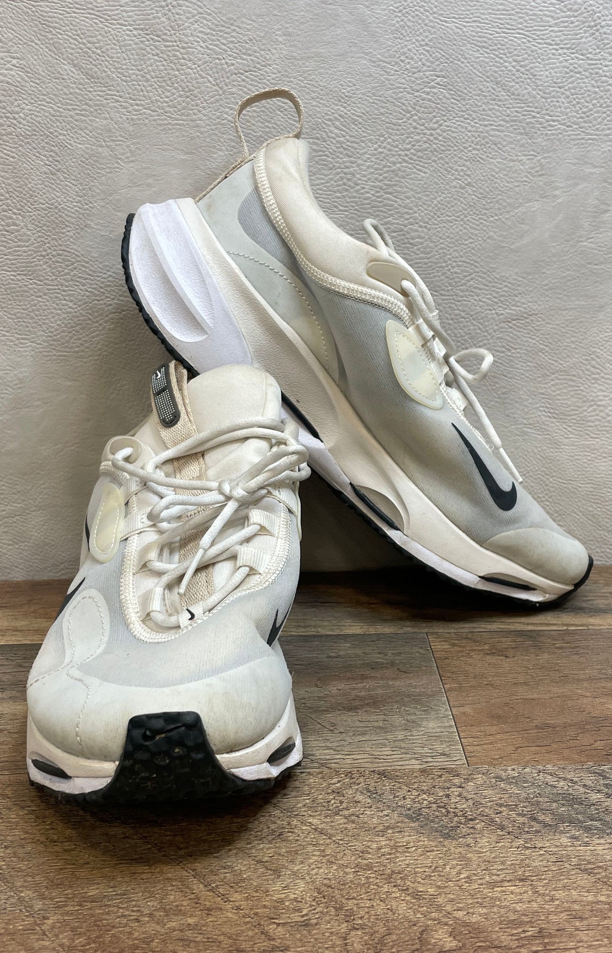 Nike Atsuma Trail White Gold Light Bone Women's Running Shoes Size 10.5