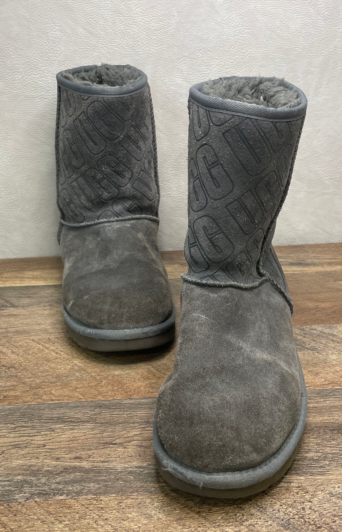 UGG Classic Short Logo Grey Suede Sheepskin Boots Women's Size 8
