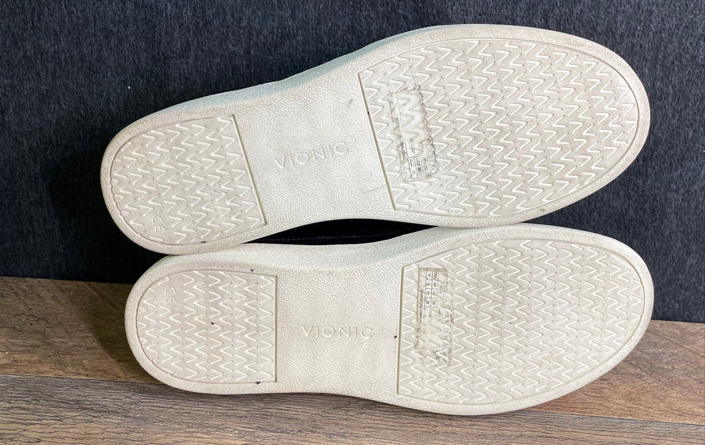 Vionic Elise Womens Black Leather Low Top Walking Sneakers Size 10