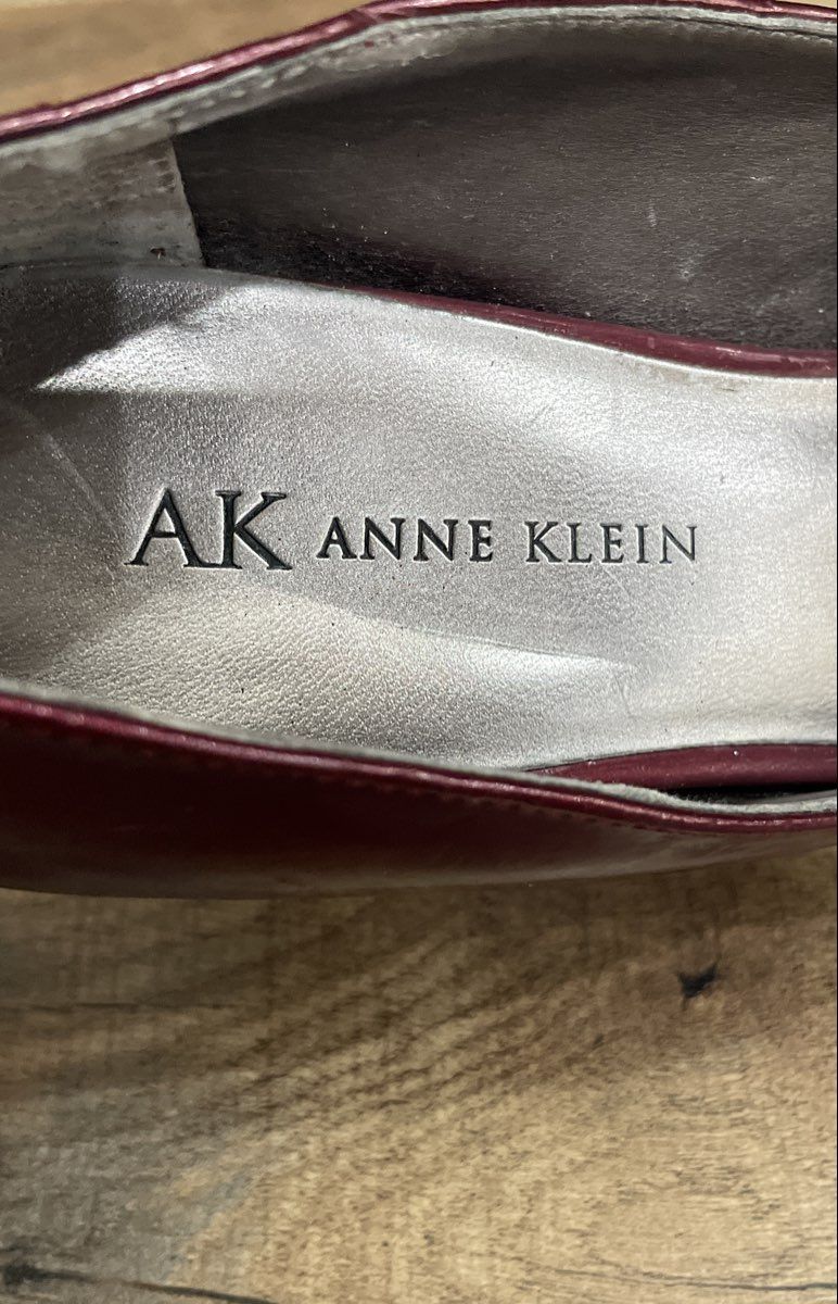 Anne Klein AK Red Metallic Round Toe Platform Pumps Women's Size 7M