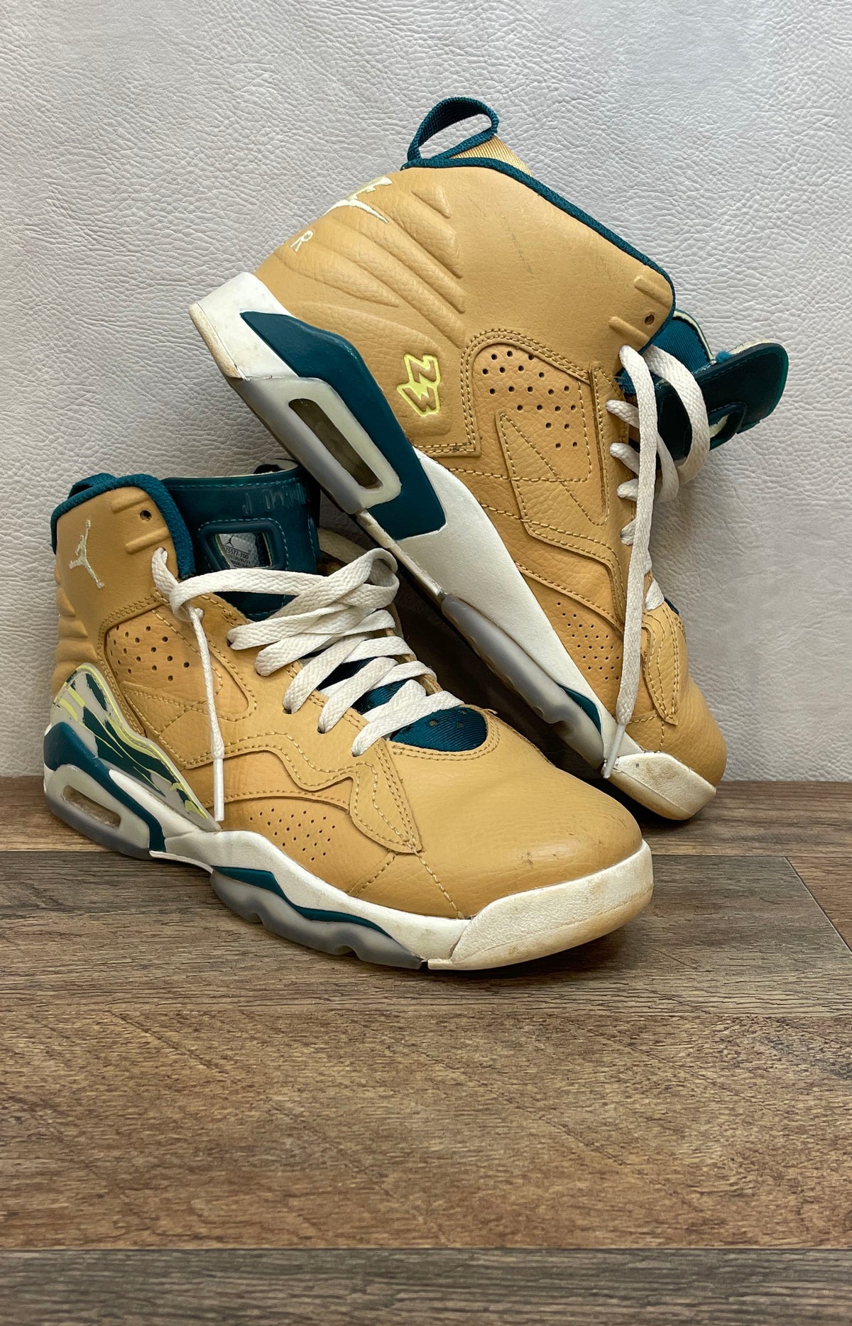 Nike Air Jordan 6 Retro GS Yellow Ochre Teal Tan Sneakers Size 6Y