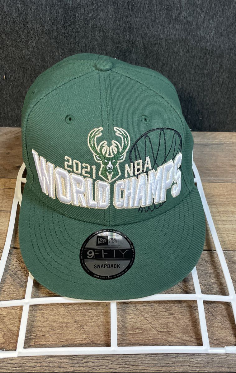 New Era Milwaukee Bucks 2021 NBA World Champs 9FIFTY Snapback Hat Green NWT