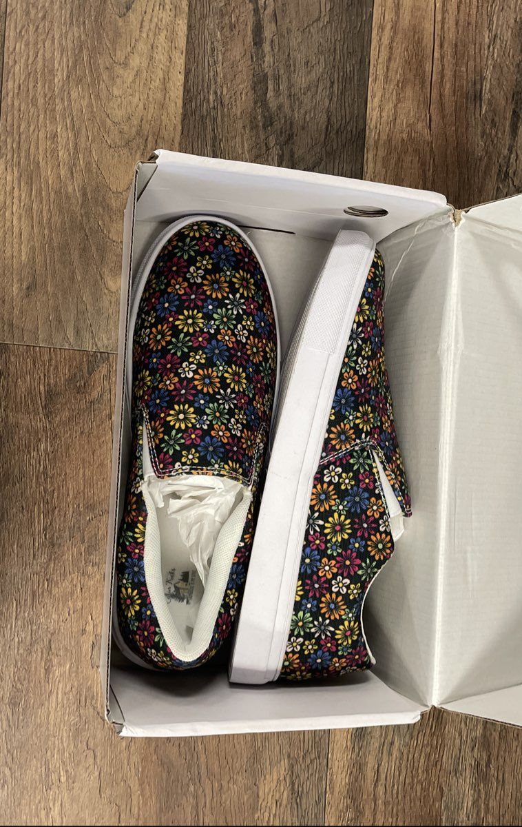 Farmhouse Is My Style Cabin Kicks Floral Daisy Slip-On Sneakers Women's Size 8