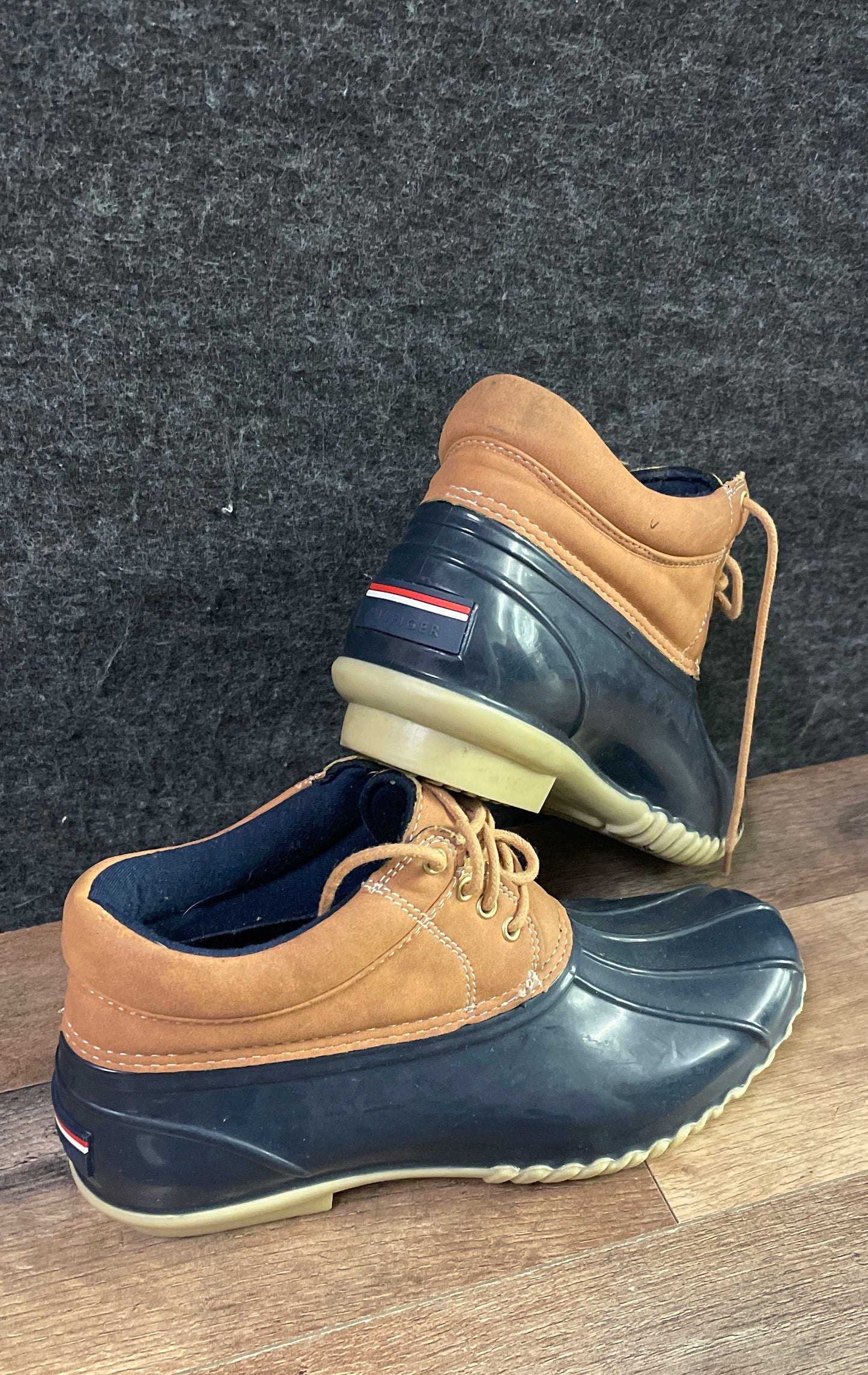 Tommy Hilfiger Navy Blue Tan Low Top Lace Up Duck Boots Women's Size 7