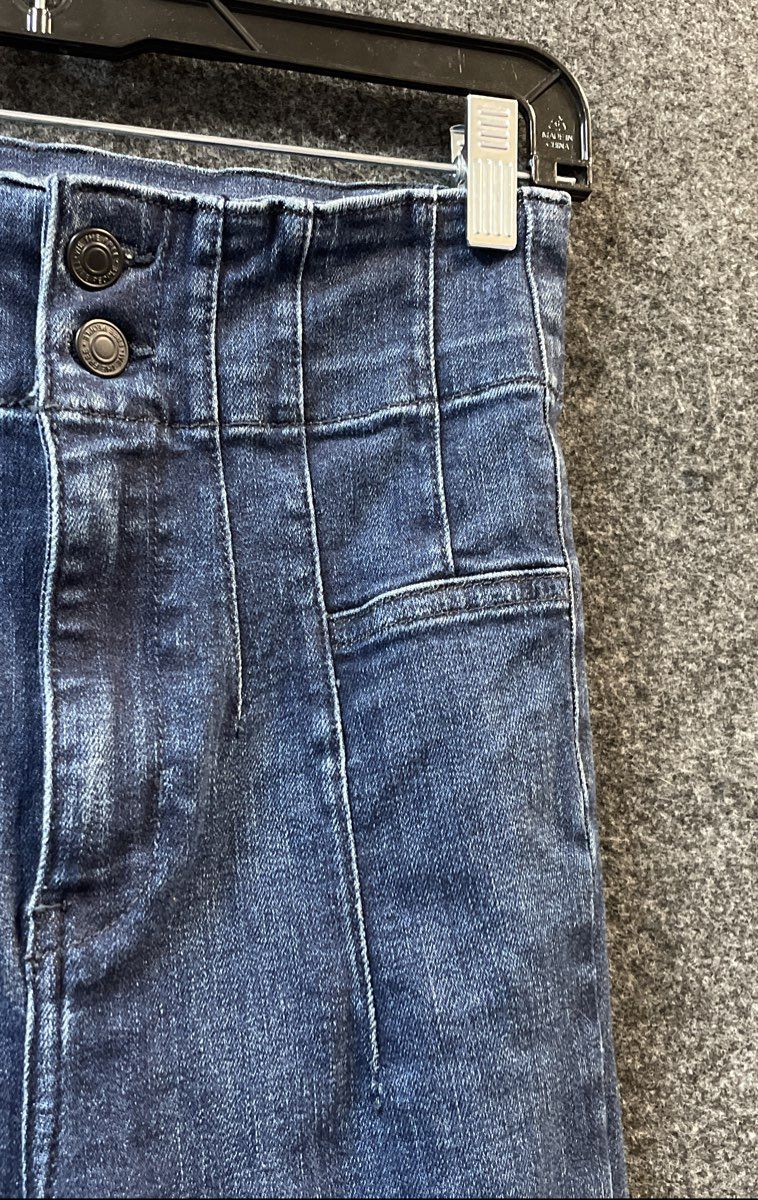 We The Free Women's Blue High Rise Flare Jeans Exposed Button Seam Detail Sz 26