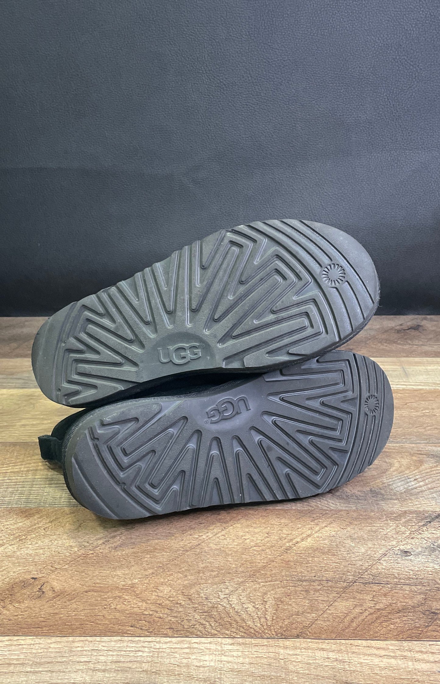 UGG Neumel II Black Suede Lace Up Chukka Boots Kids Size 6