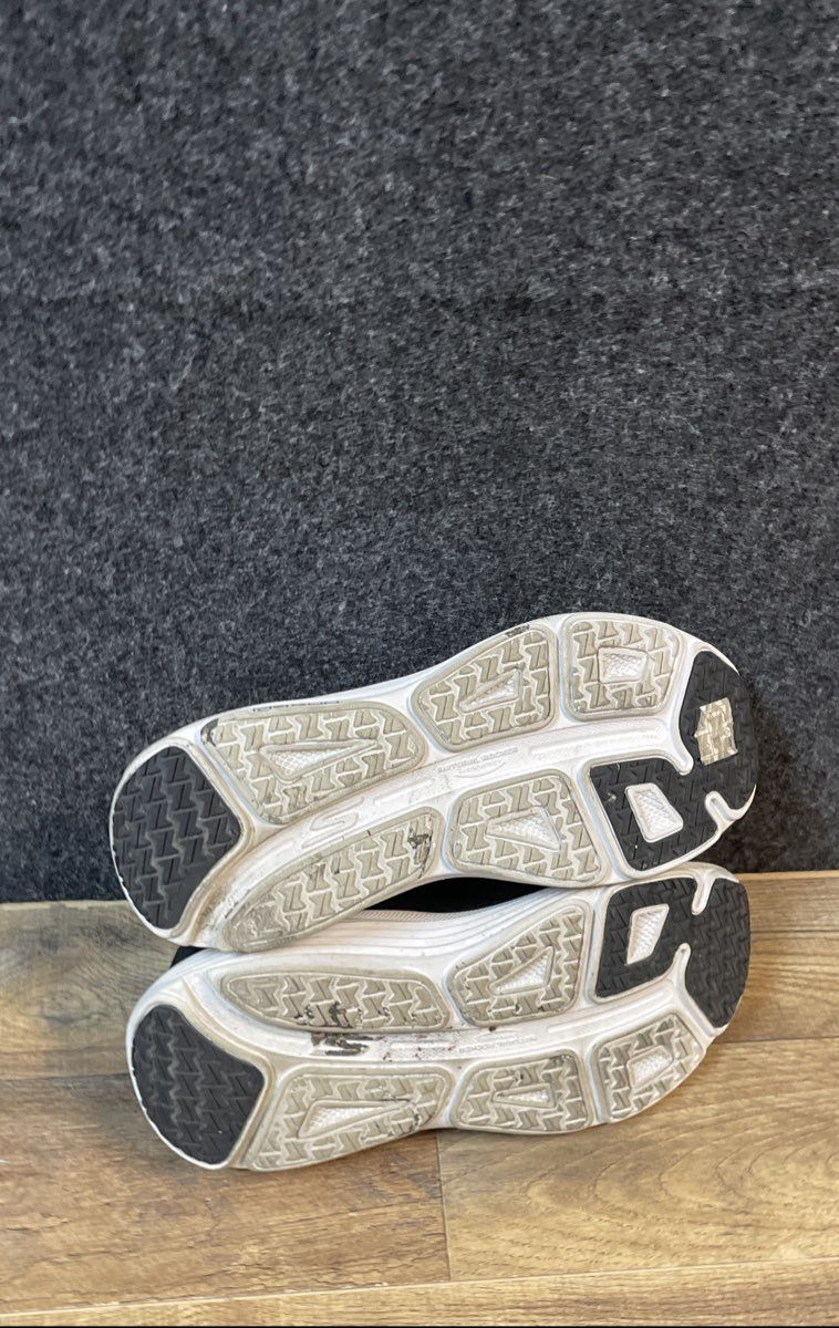 Skechers Max Cushioning Elite Black White Running Shoes Women's Size 9