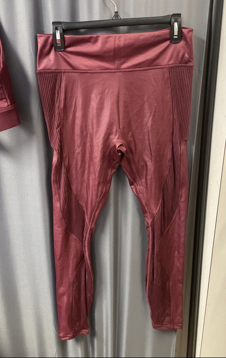 Fabletics Women's Merlot Workout Set NWT High Impact Bra Shine Leggings Sz L