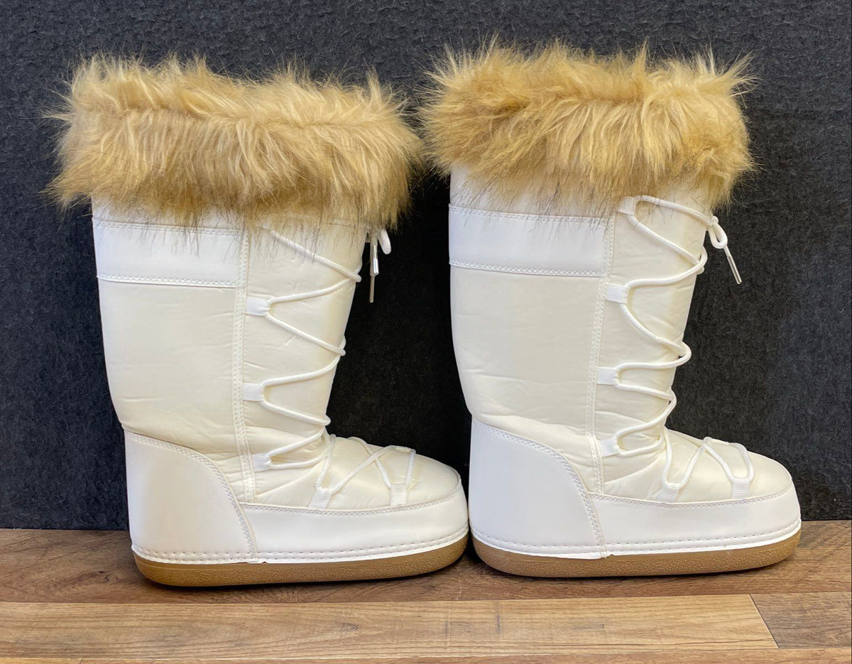 JustFab Alaska White Faux Fur Trim Winter Snow Moon Boots Size M 7-8