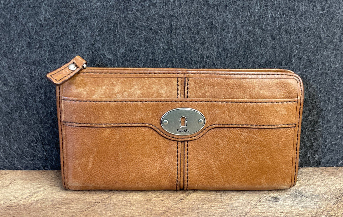 Fossil Brown Leather Keyhole Zip Around Clutch Wallet Large