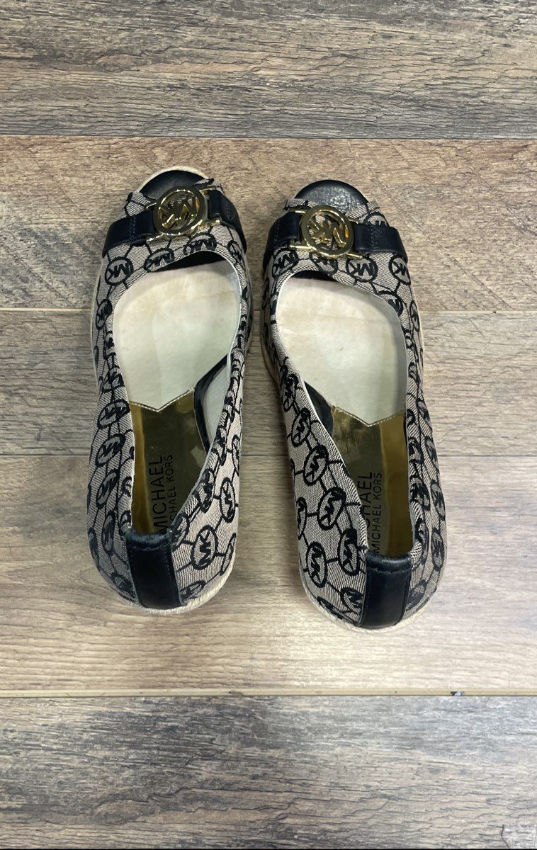 Michael Kors Black Beige Monogram Logo Canvas Peep Toe Wedge Pumps Size 9