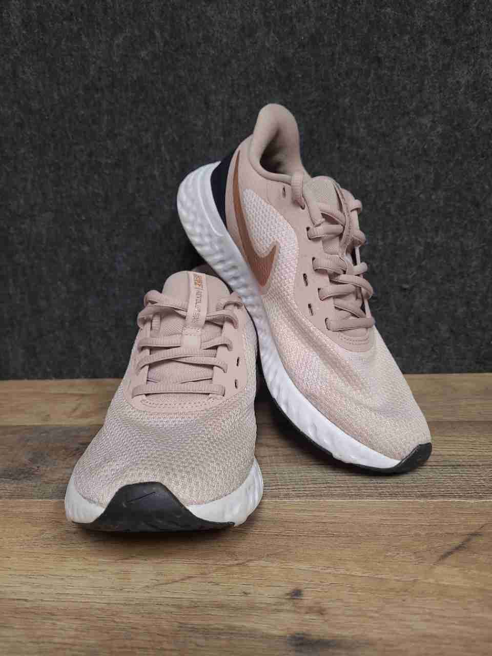 Nike Revolution 5 Arctic Pink Metallic Copper Women Running Shoes Size 8