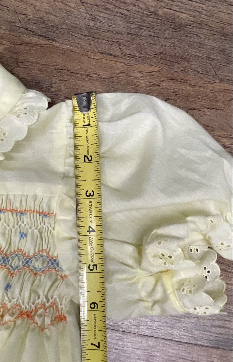 Vintage 70s Girls Yellow Smocked Eyelet Trim Button Front Puff Sleeve Dress