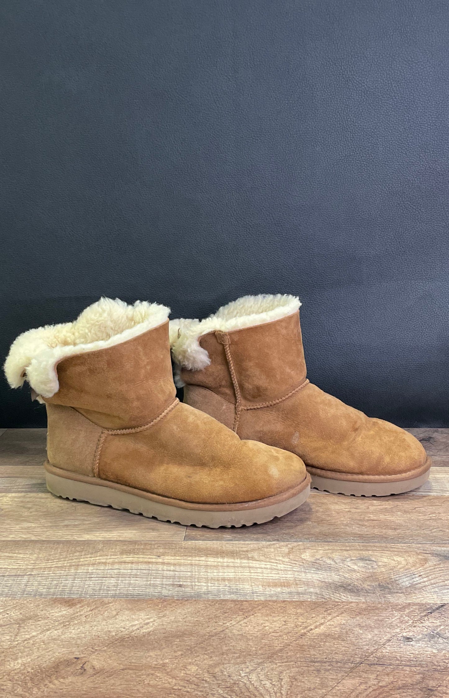 Ugg Bailey Bow II Chestnut Sheepskin Boots Women's Size 11