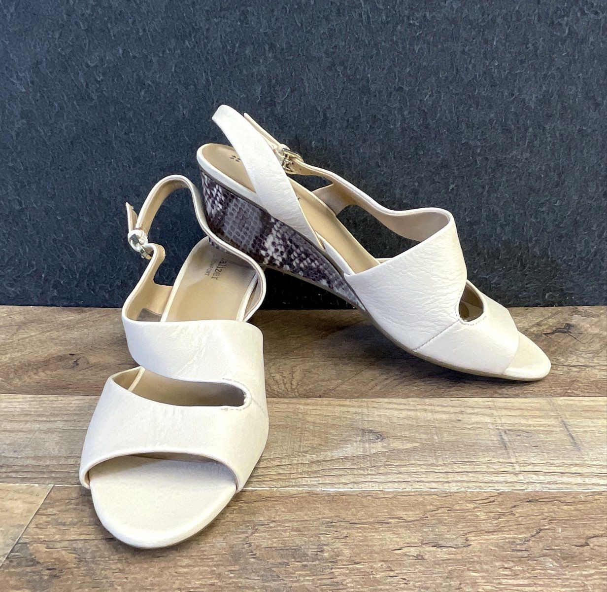 Naturalizer N5 Comfort Cream Leather Snakeskin Wedge Slingback Sandals Size 9
