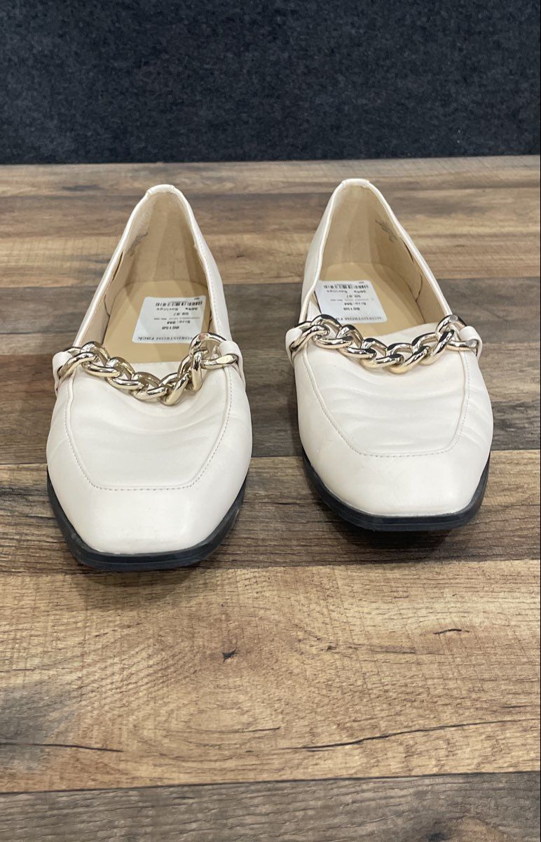 Nine West White Pointed Toe Chain Link Loafer Flats Women's Size 9M