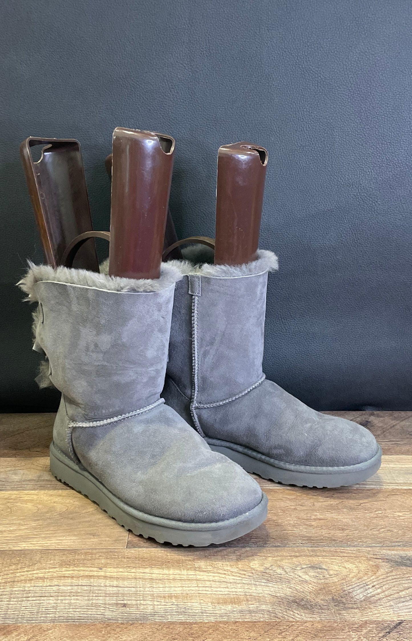 Ugg Bailey Bow II Grey Suede Sheepskin Winter Boots Women's Size 8