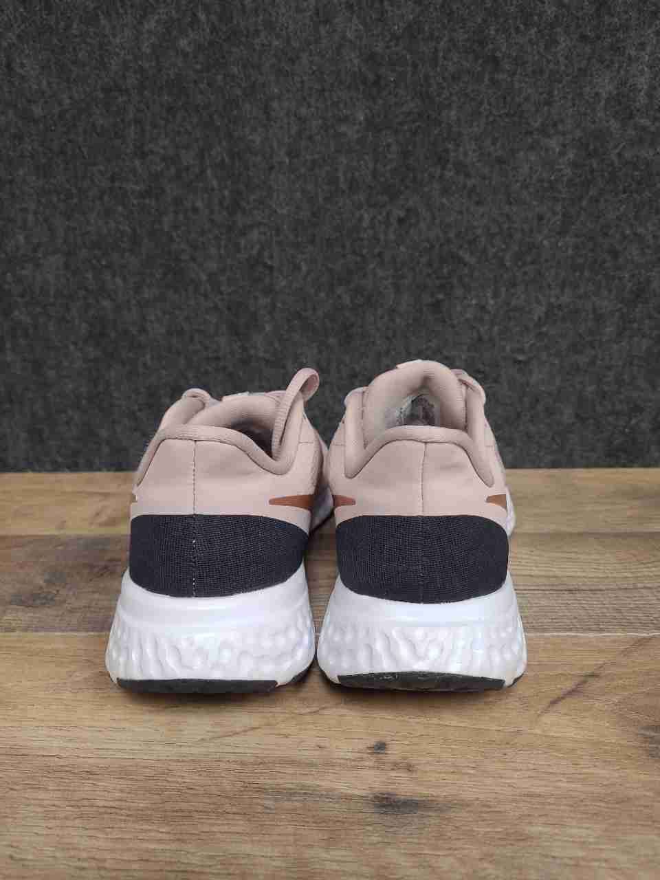 Nike Revolution 5 Arctic Pink Metallic Copper Women Running Shoes Size 8