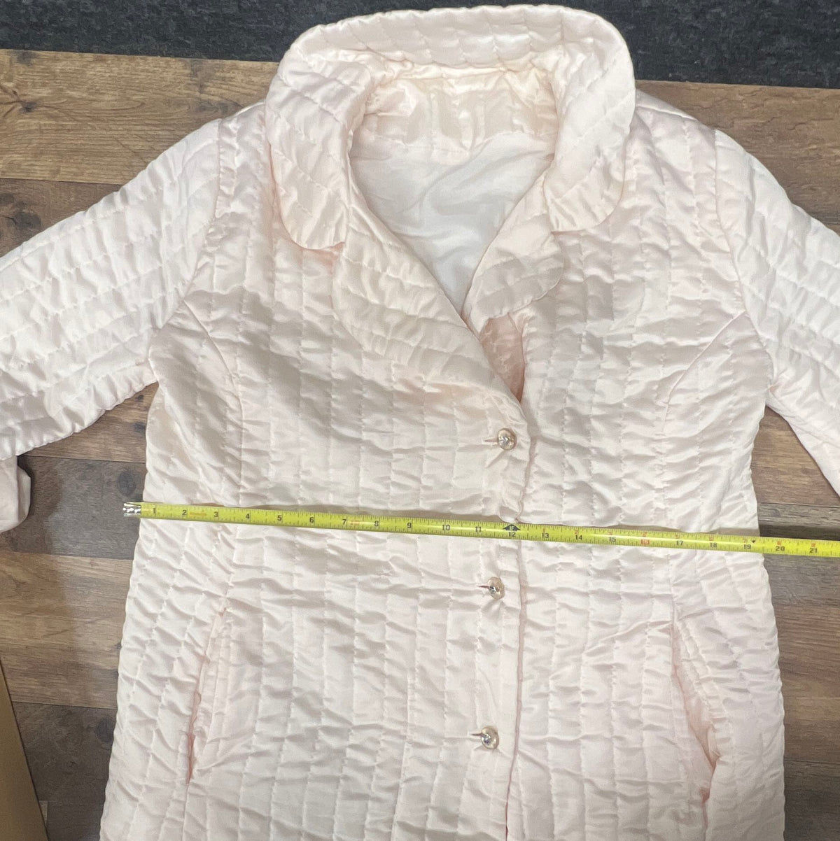 Vintage 70s Women's Peach Quilted Button Up Bed Jacket Robe Textured