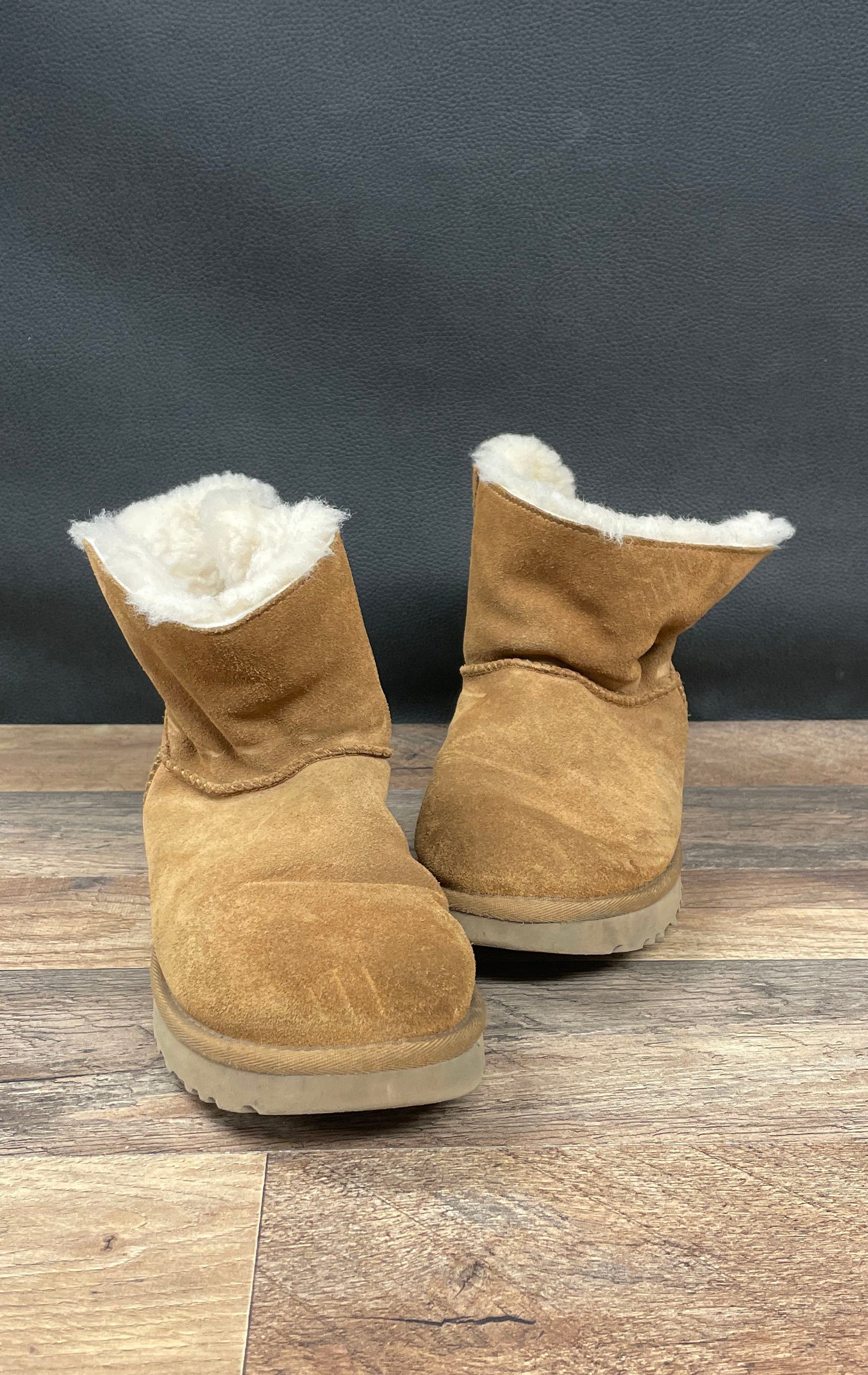 UGG Bailey Button Chestnut Suede Shearling Ankle Boots Womens Size 7